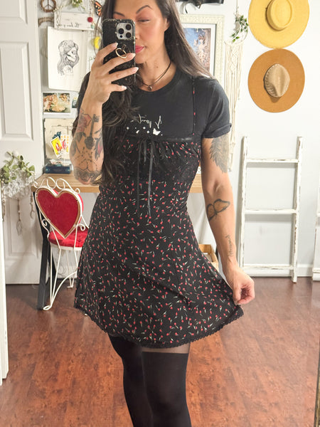 Size Small (0/2) SAMPLE // 90s style Floral Mini
