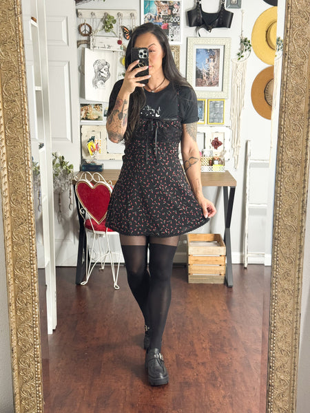 Size Small (0/2) SAMPLE // 90s style Floral Mini