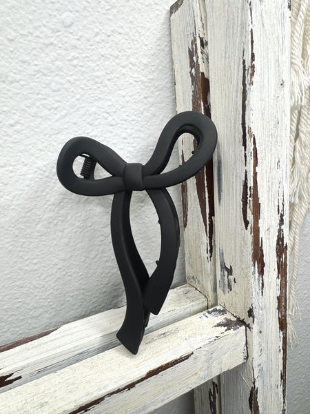 Matte Black Bow Claw Clip