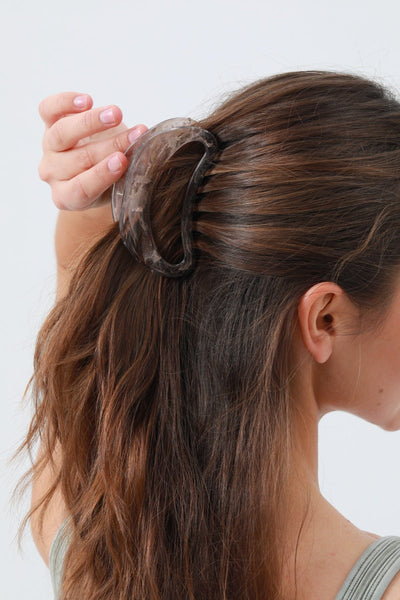 Crescent Moon Hair Clip – Minimalist Curve Design 🌙