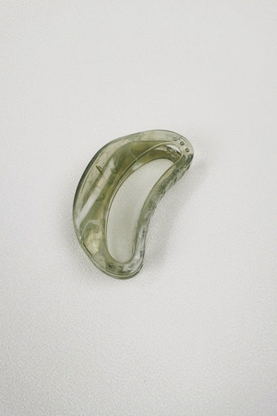 Crescent Moon Hair Clip – Minimalist Curve Design 🌙