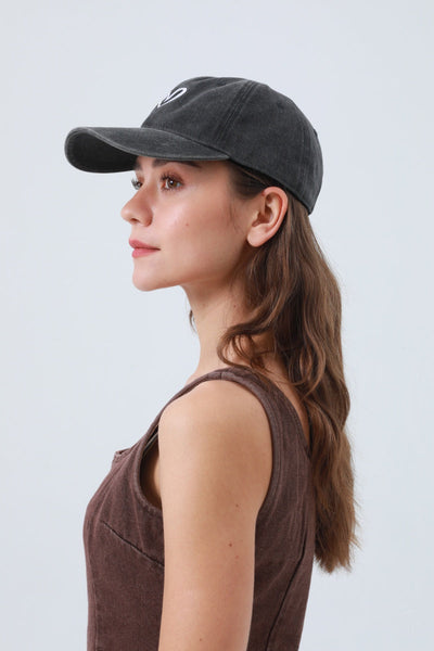 Heart Embroidered Washed Baseball Cap – Adjustable & Vintage ⚾❤️