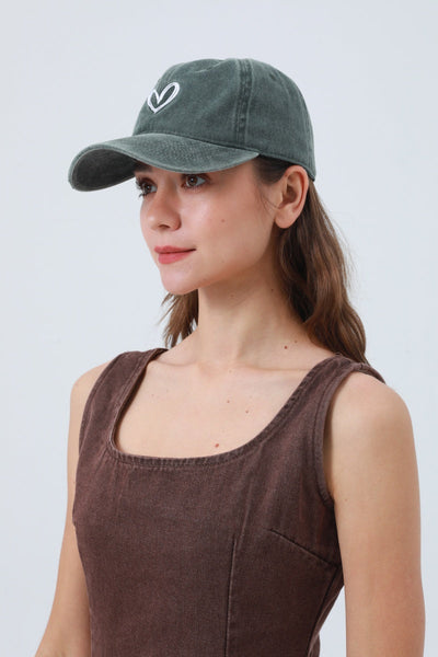 Heart Embroidered Washed Baseball Cap – Adjustable & Vintage ⚾❤️