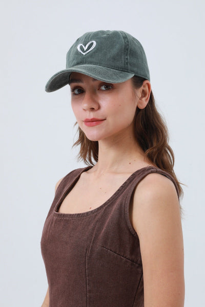 Heart Embroidered Washed Baseball Cap – Adjustable & Vintage ⚾❤️