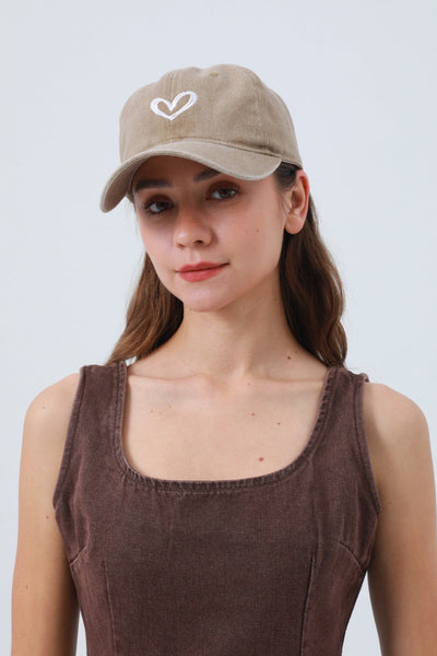 Heart Embroidered Washed Baseball Cap – Adjustable & Vintage ⚾❤️