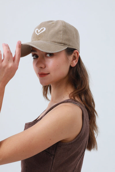 Heart Embroidered Washed Baseball Cap – Adjustable & Vintage ⚾❤️