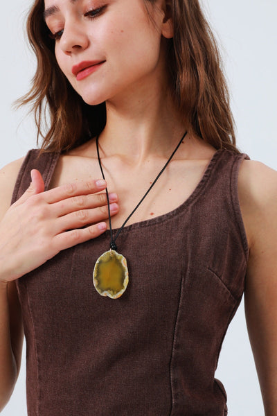 Raw Gemstone Pendant Necklace – Organic & Irregular Stone 💎