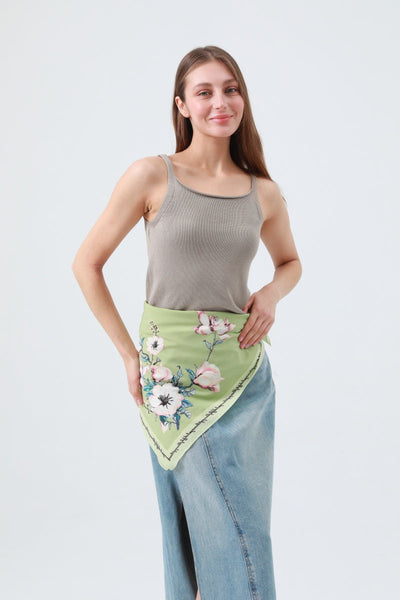 Camelia Floral Print Bandana – Smooth & Chic Scarf 🌺