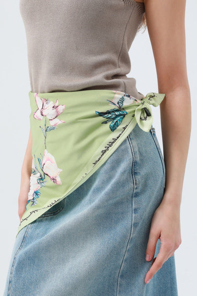 Camelia Floral Print Bandana – Smooth & Chic Scarf 🌺