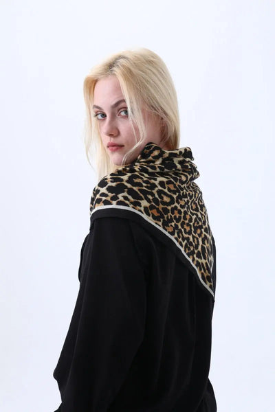 Women's Elegant Square Scarf with Abstract Leaf Print & Houndstooth Trim